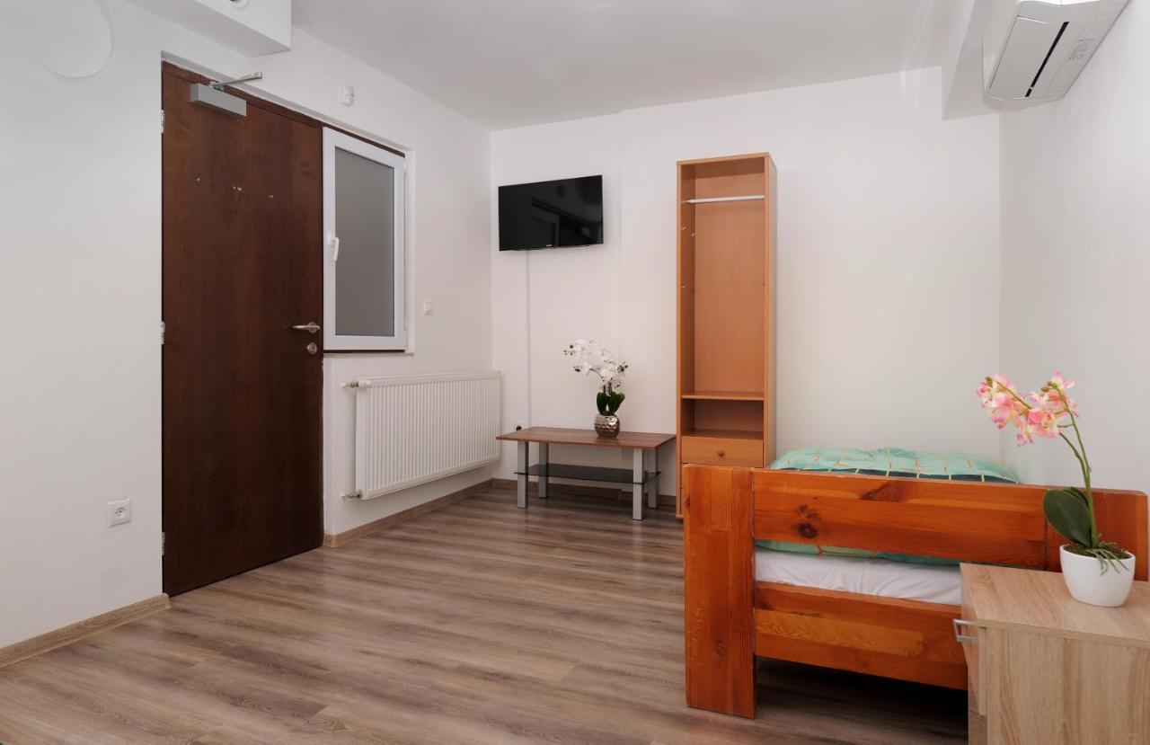 Hostel Old Town 브라티슬라바 외부 사진