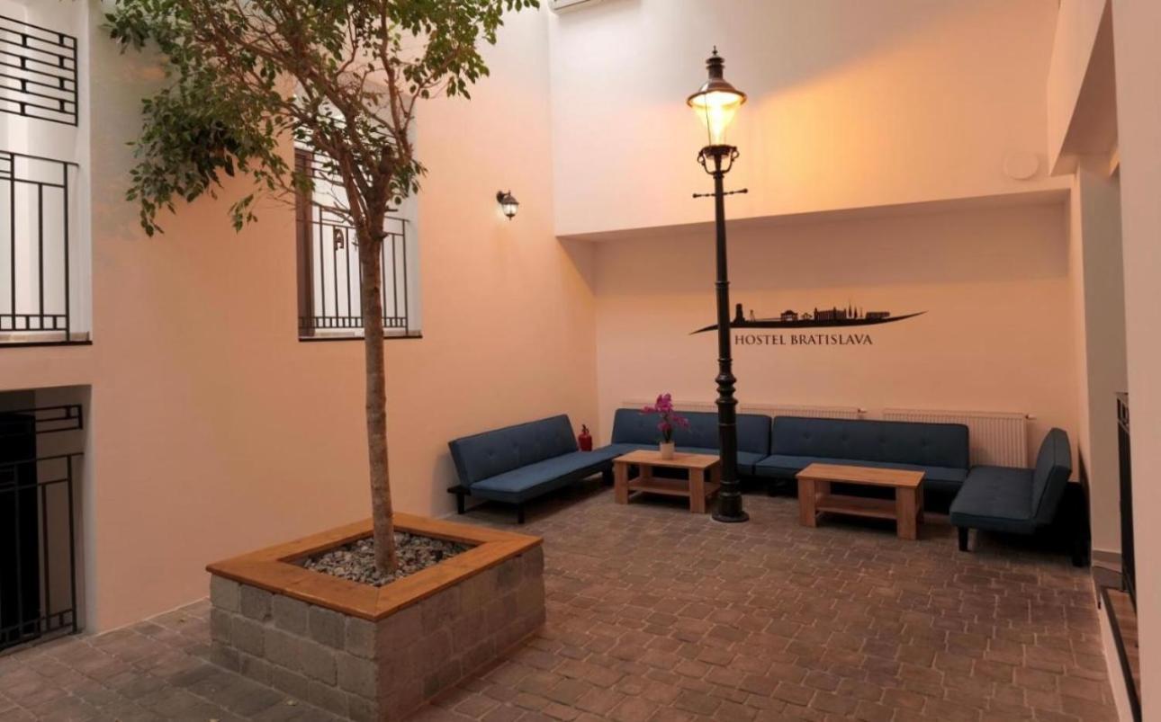 Hostel Old Town 브라티슬라바 외부 사진